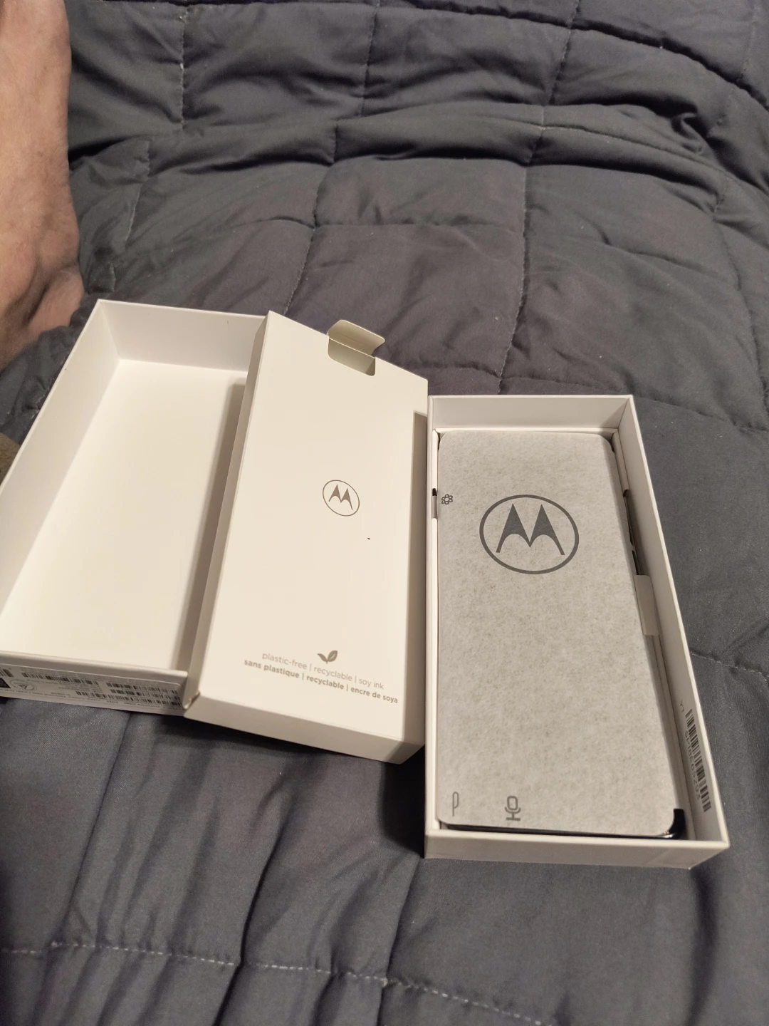 Motorola Edge 2025 Deep Forest smartphone - photo 4