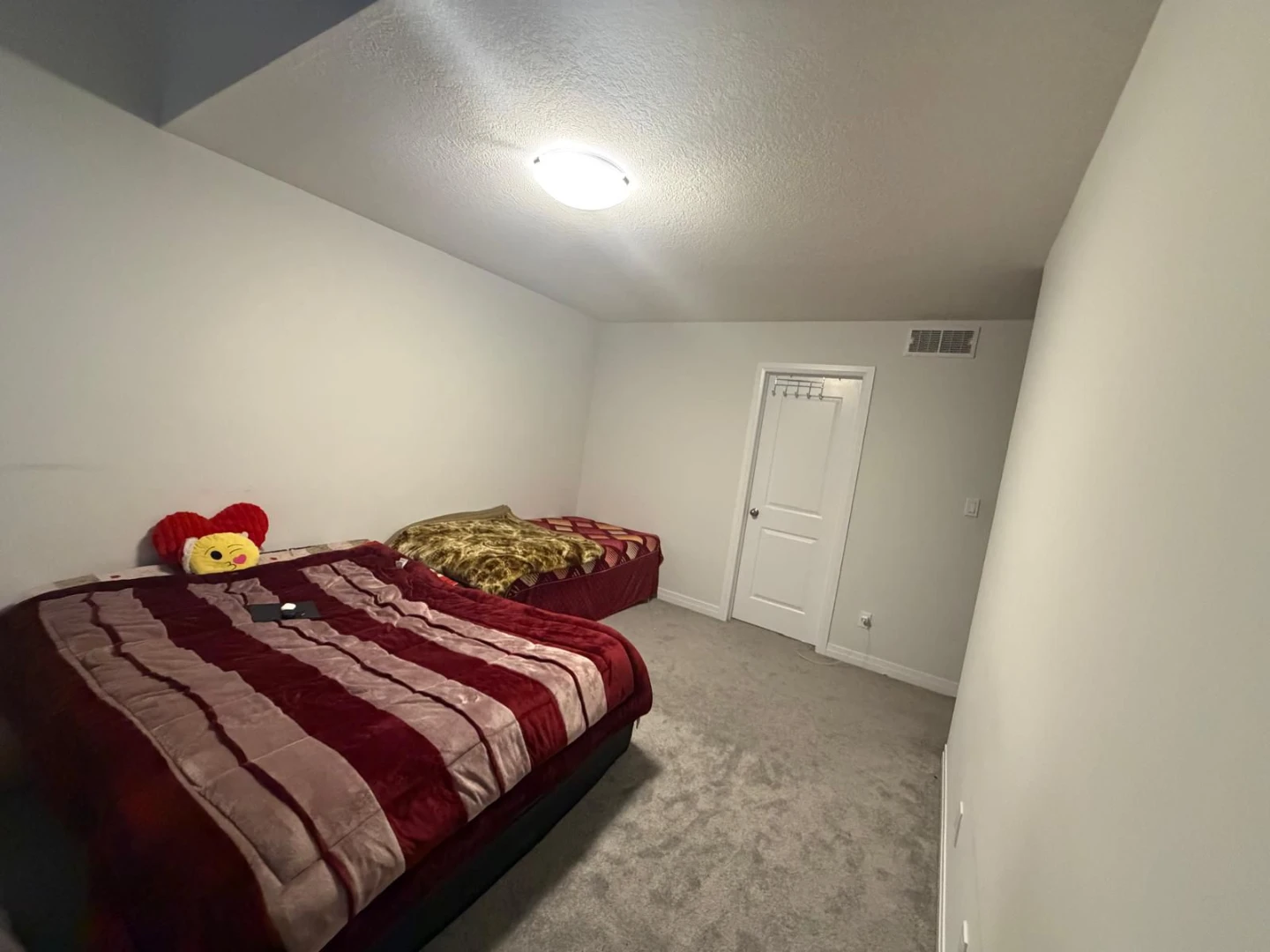private room for rent - photo 3