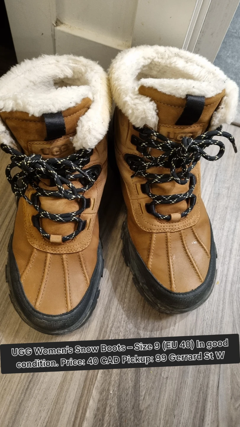 UGG Women's Snow Boots - Size 9 (EU 40)