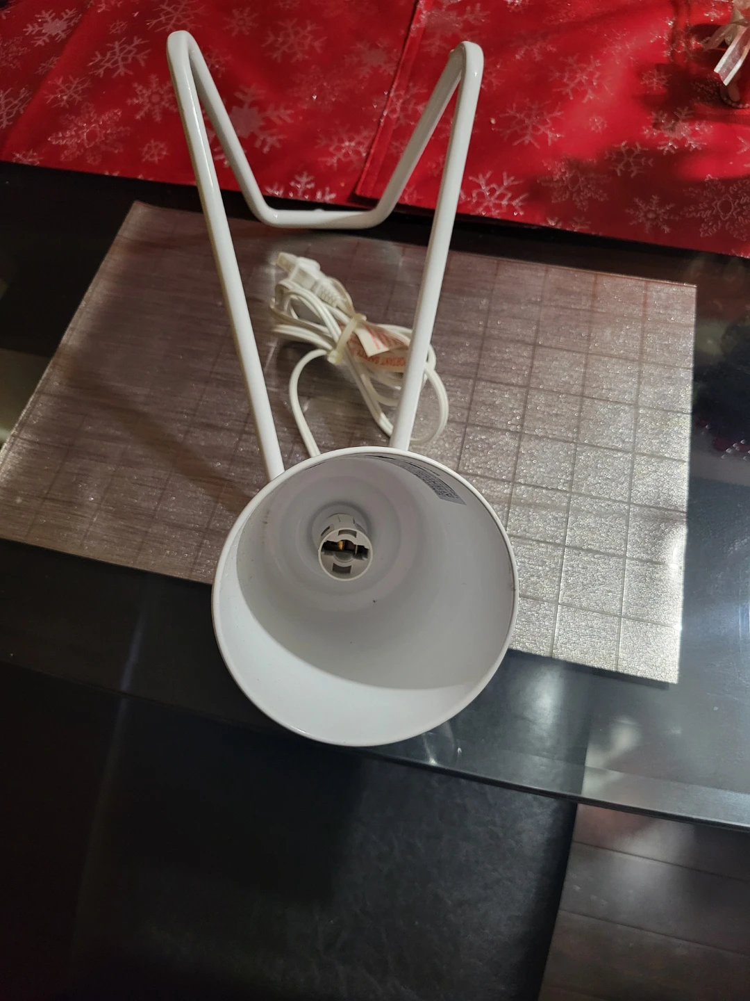 White Metal Desk Lamp - photo 2