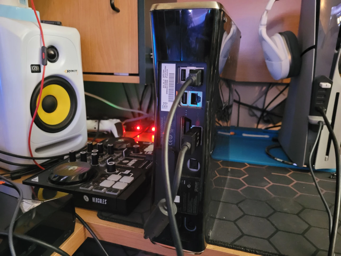 Xbox 360 with controller modded and external hard drive - photo 2