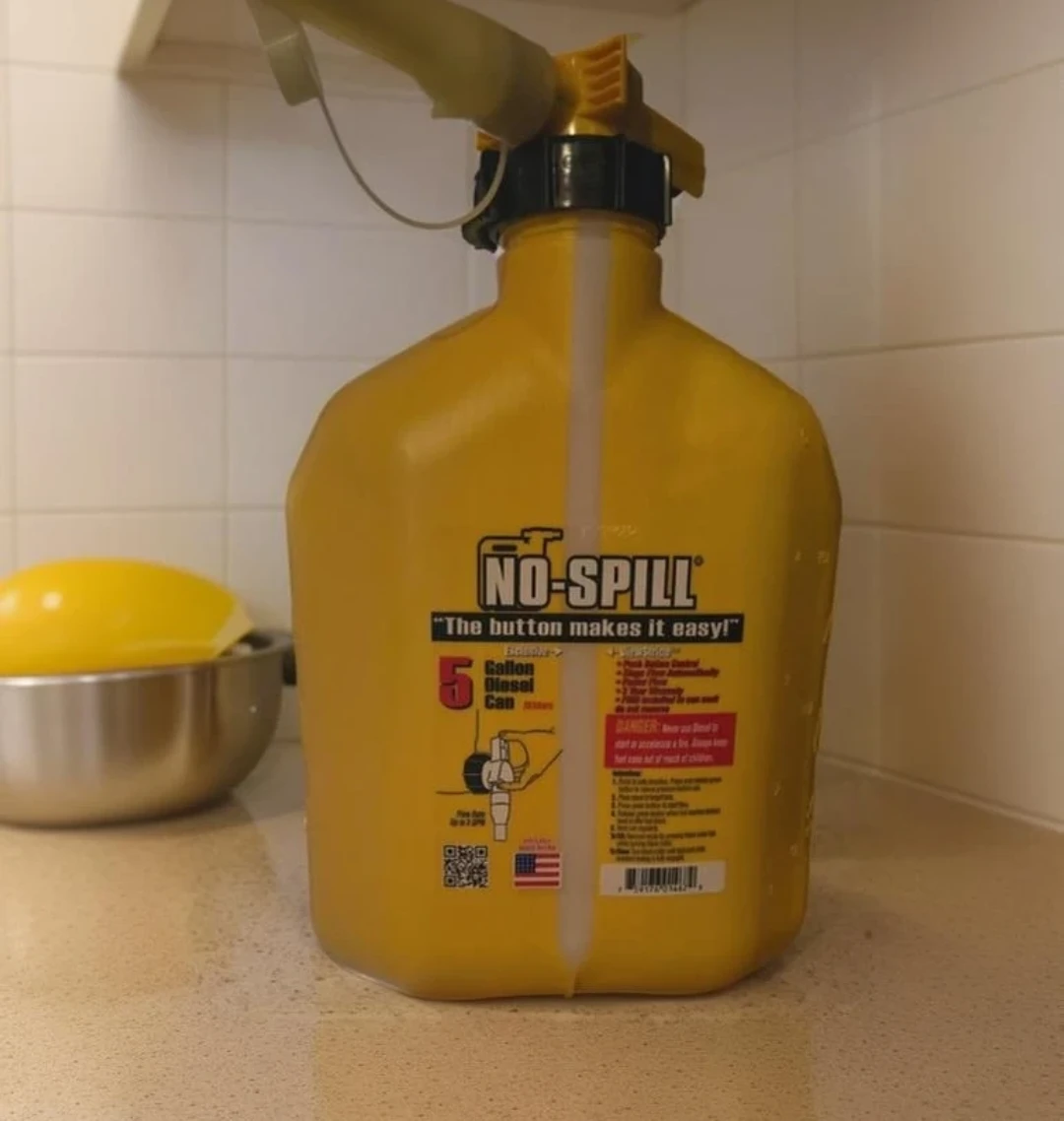 NO-SPILL 5 Gallon Gas & Diesel Can - photo 3
