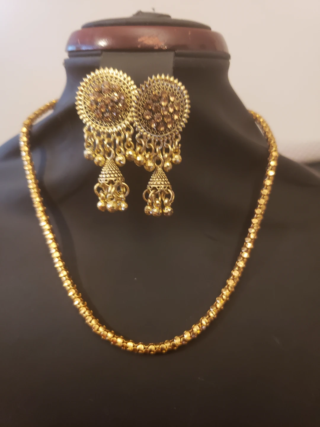 Gold Tone small size Necklace and Earring Set.
