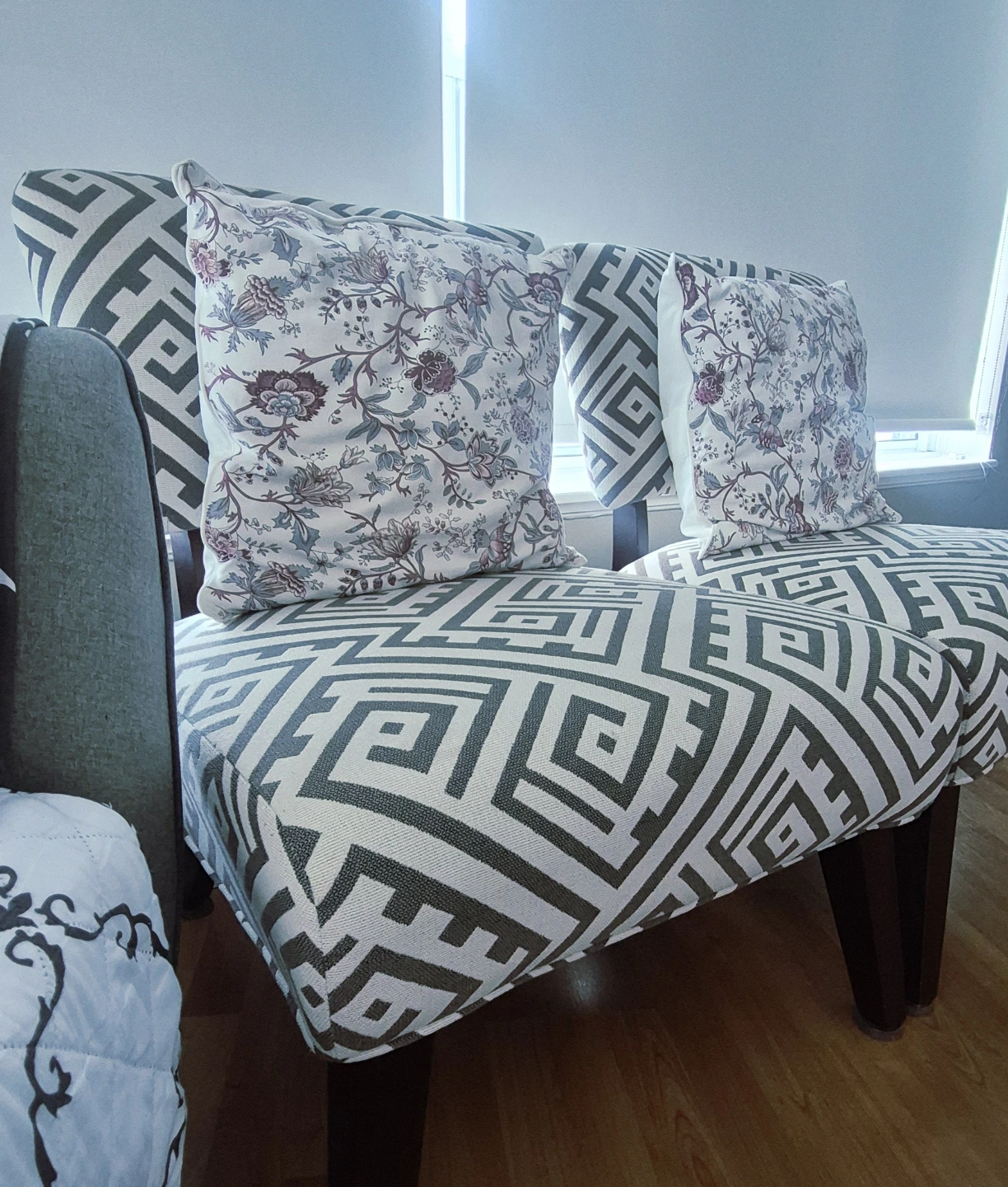 Set of 2 Accent Chairs