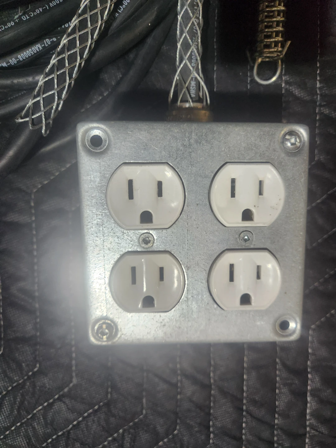 Southwire 12 AWG 3/C Cable with 4-Outlet Box - photo 4
