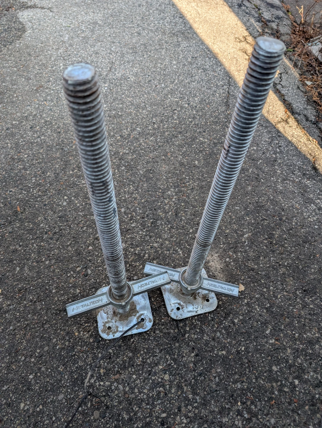 METALTECH Adjustable Support Posts Set