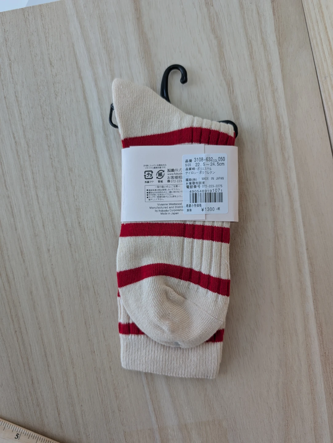 BNWT Vivienne Westwood Striped Socks Cream/Red Size 22.5-24.5cm - photo 5
