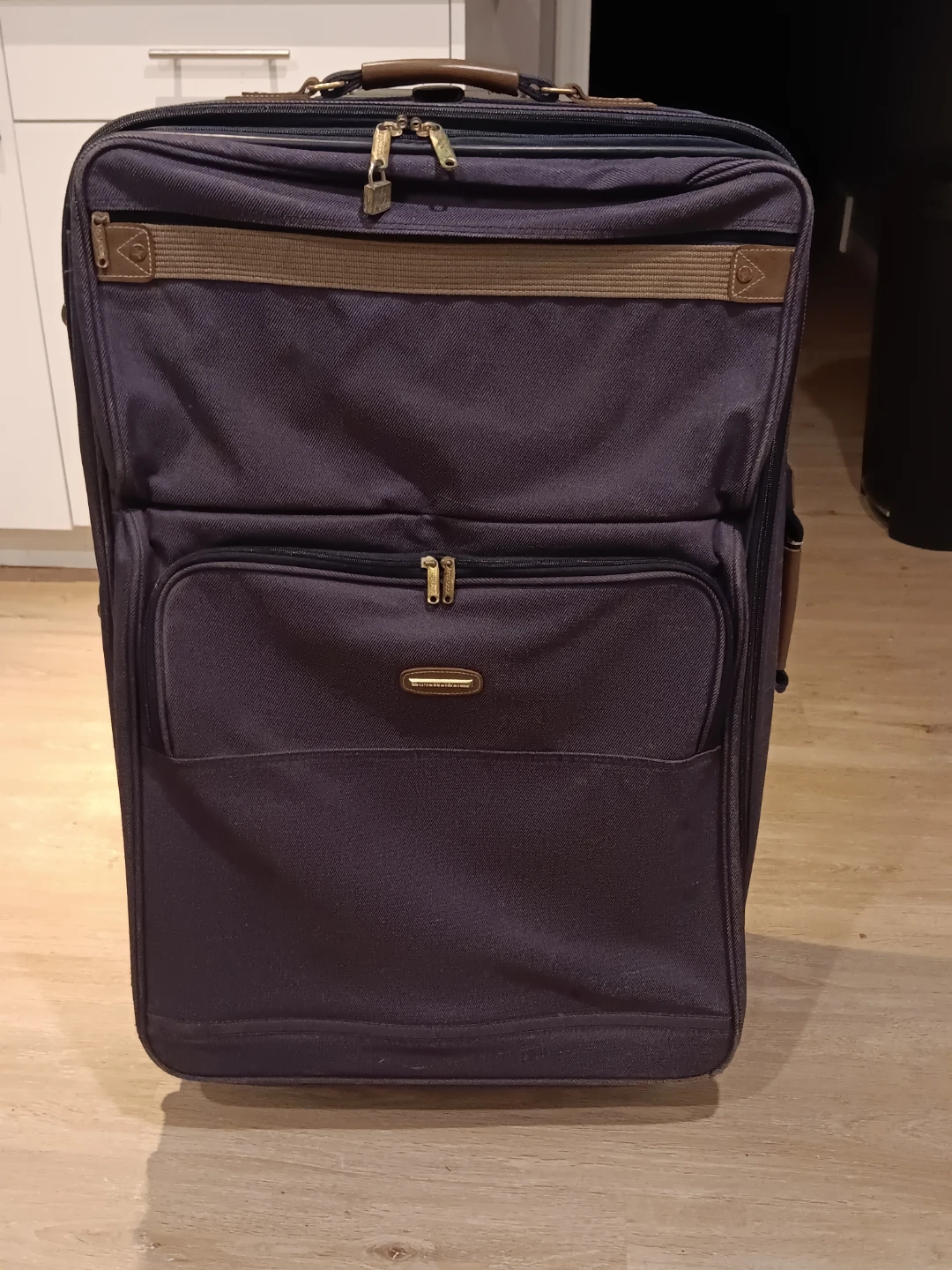 Suitcases ($15 each single) $50 for the set of 3. - photo 4