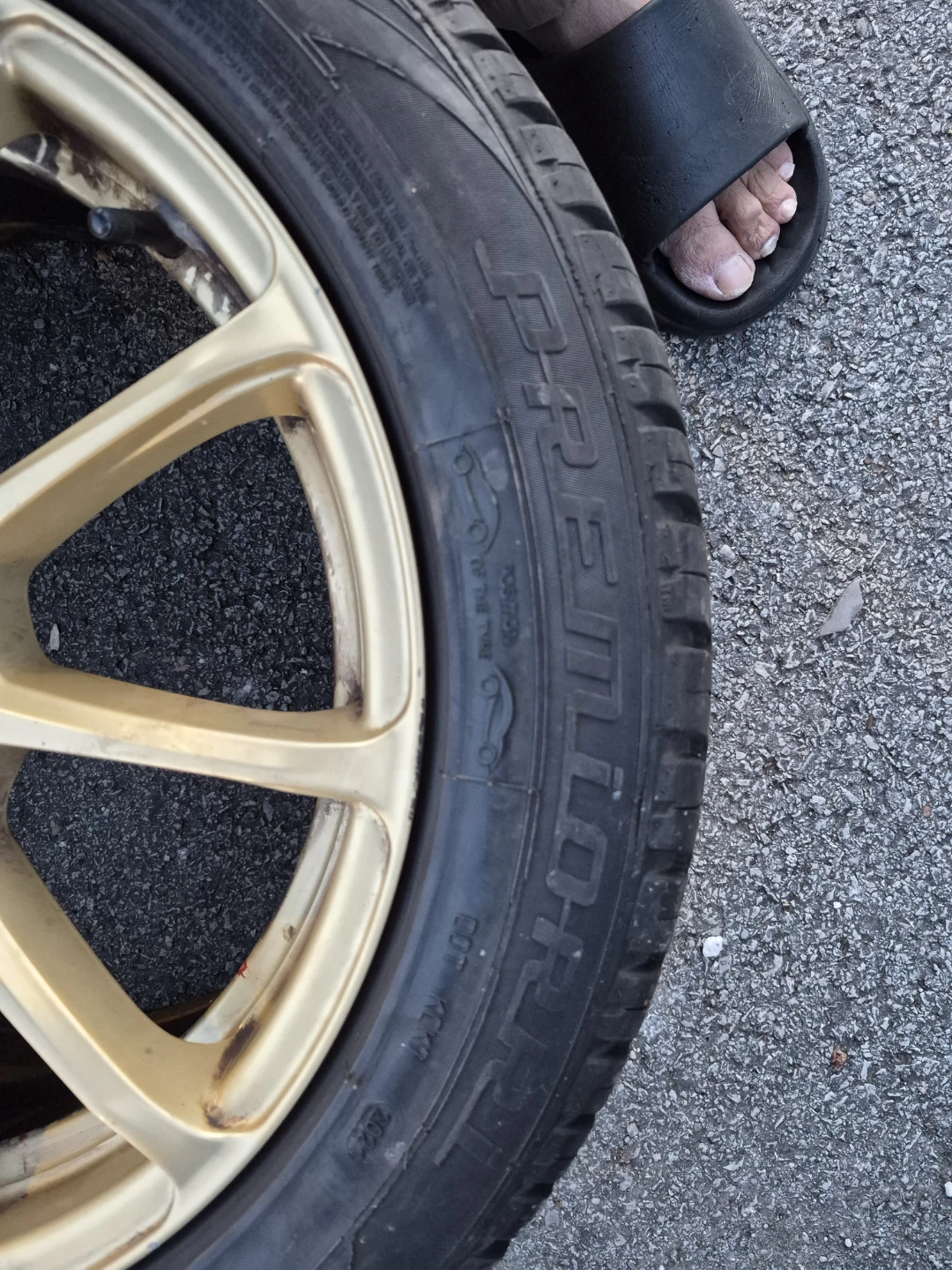 Set of 4 Gold 17" Rims with 225/50R17 Tires