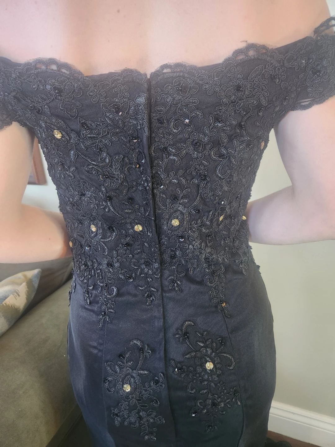 Black Off-the-Shoulder Beaded Lace Formal Gown - photo 4