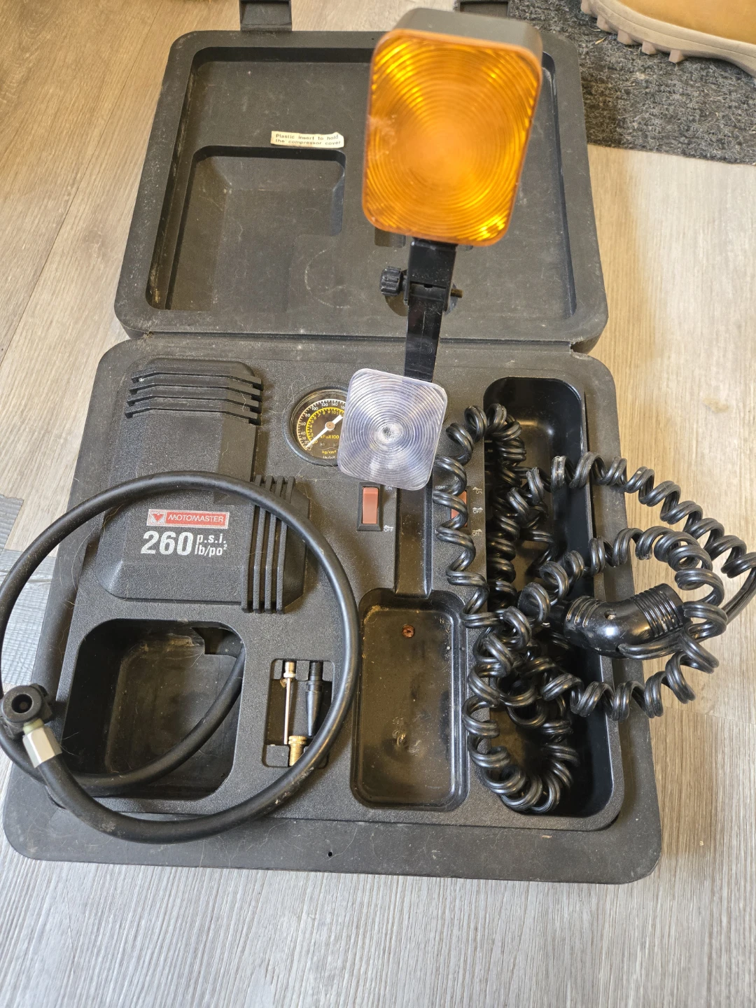 12v car air 260psi air compressor an the emergency light.