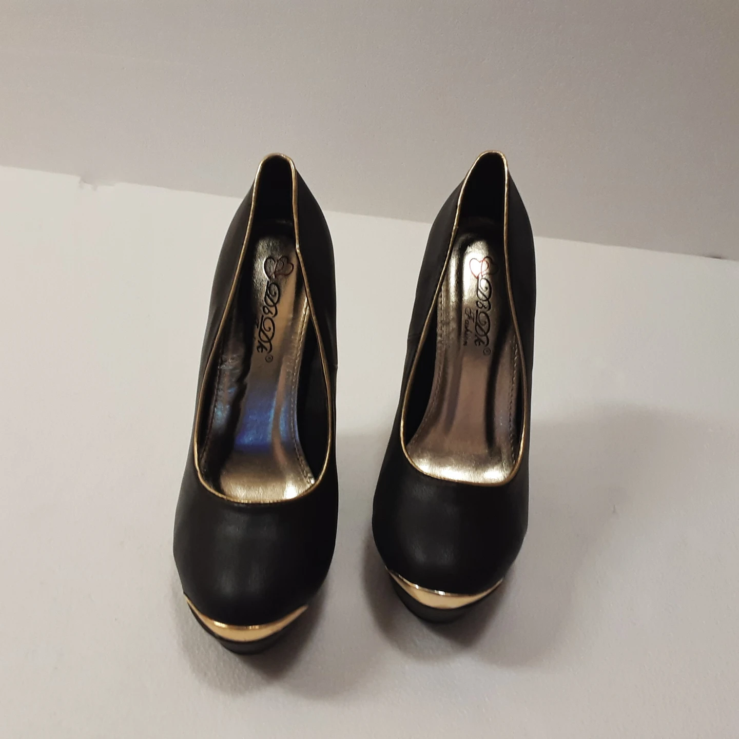 Brand new Black Wedge Heels With Gold Trimming - photo 2