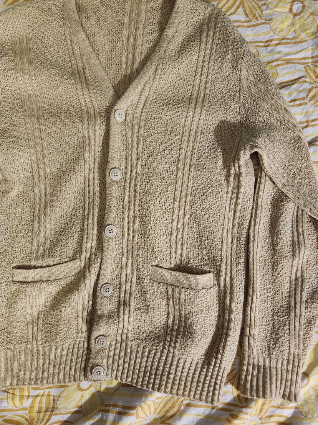 Tan vintage cardigan with knit design - photo 3