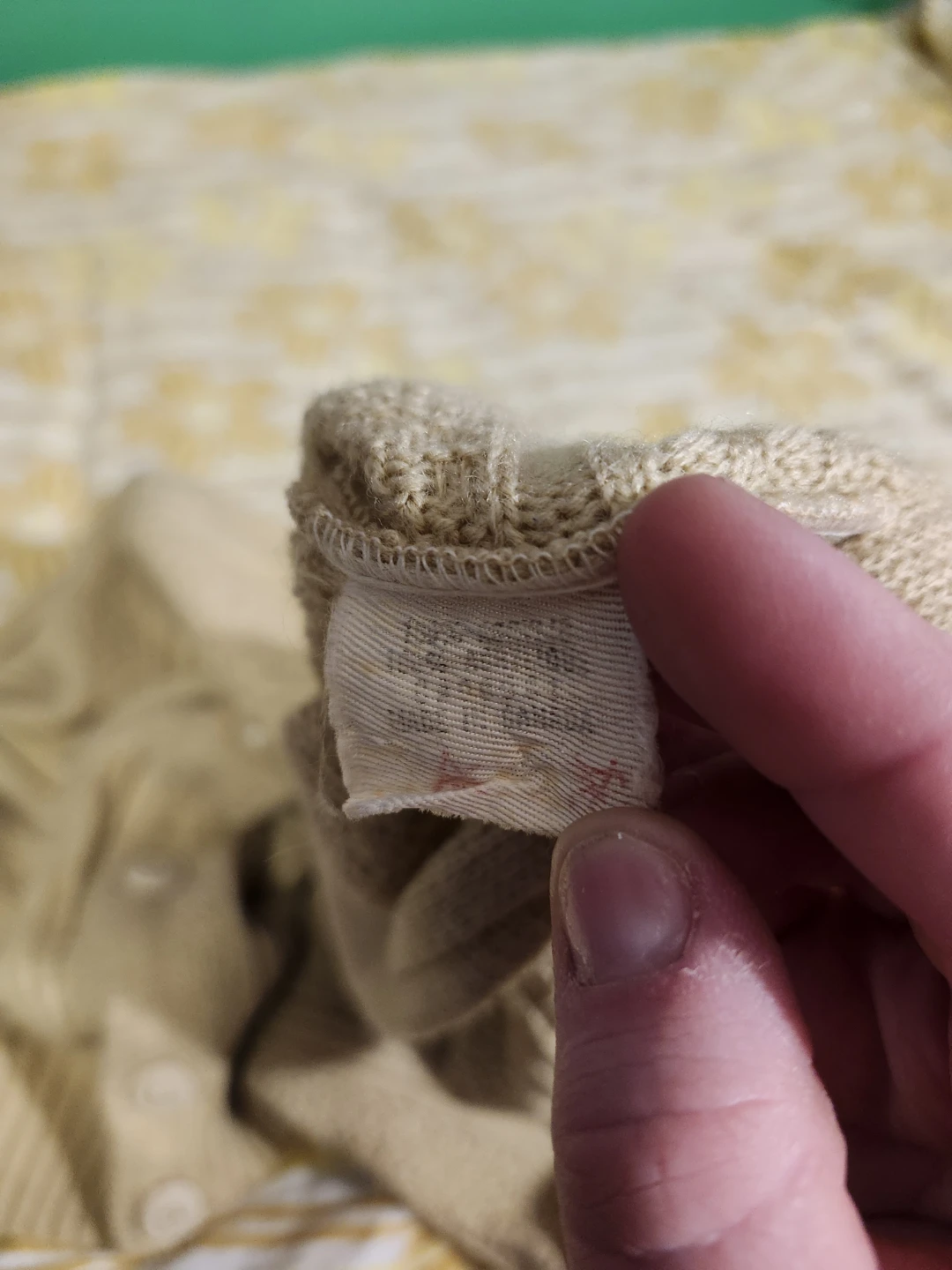 Tan vintage cardigan with knit design - photo 5