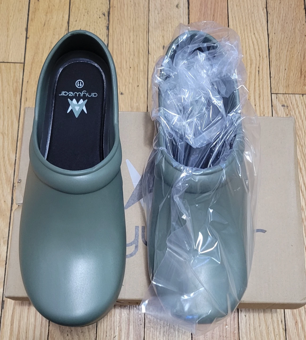 Anywear Clogs Slip Resistant Size 11 Women Olive Green