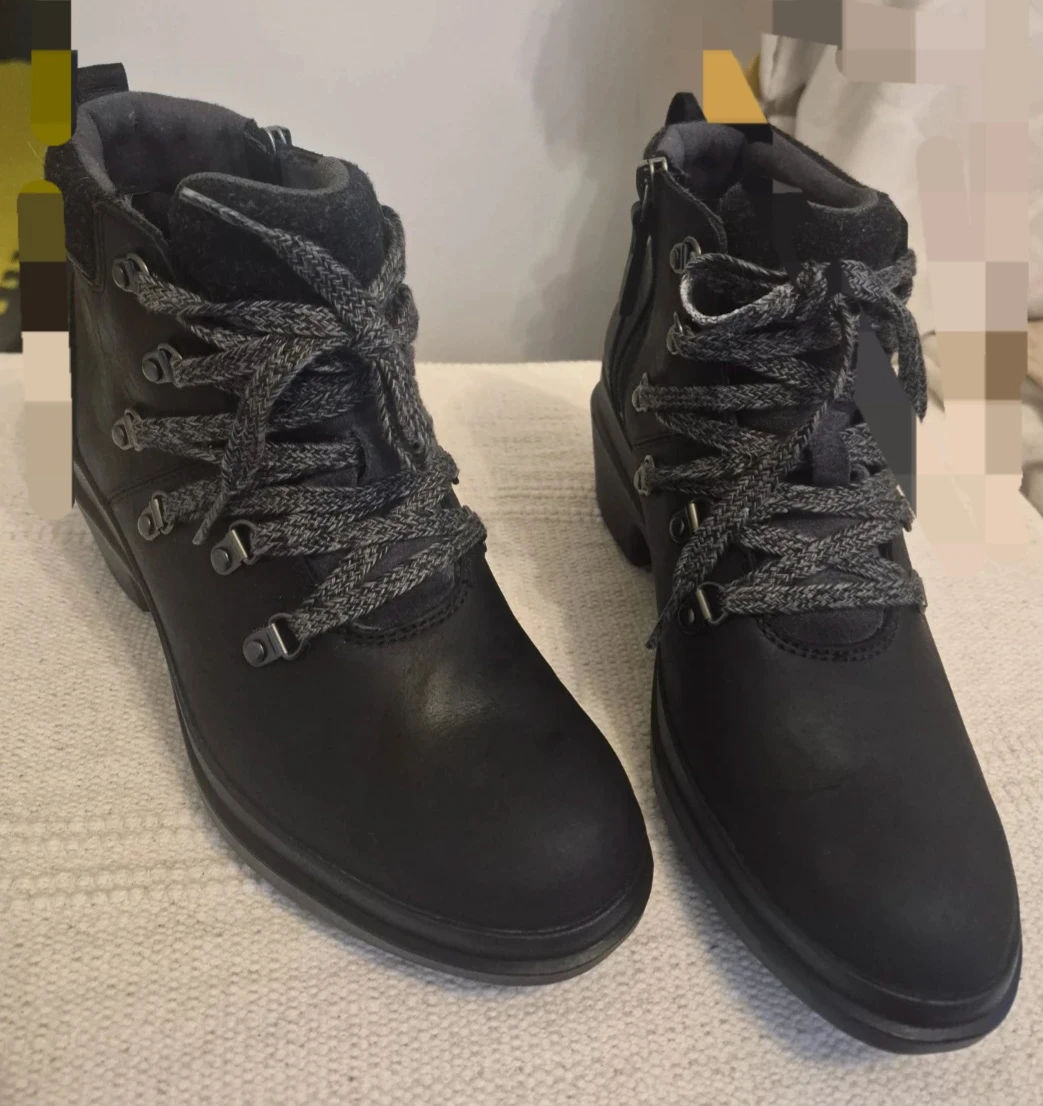 [NEW] Merrell Black Leather Ankle Boots[size 7]