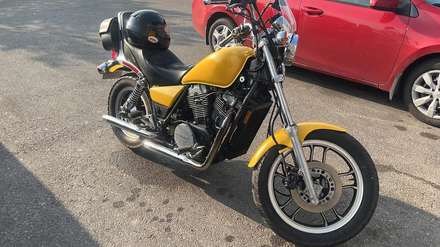 Honda shadow 750 Motorcycle - photo 2