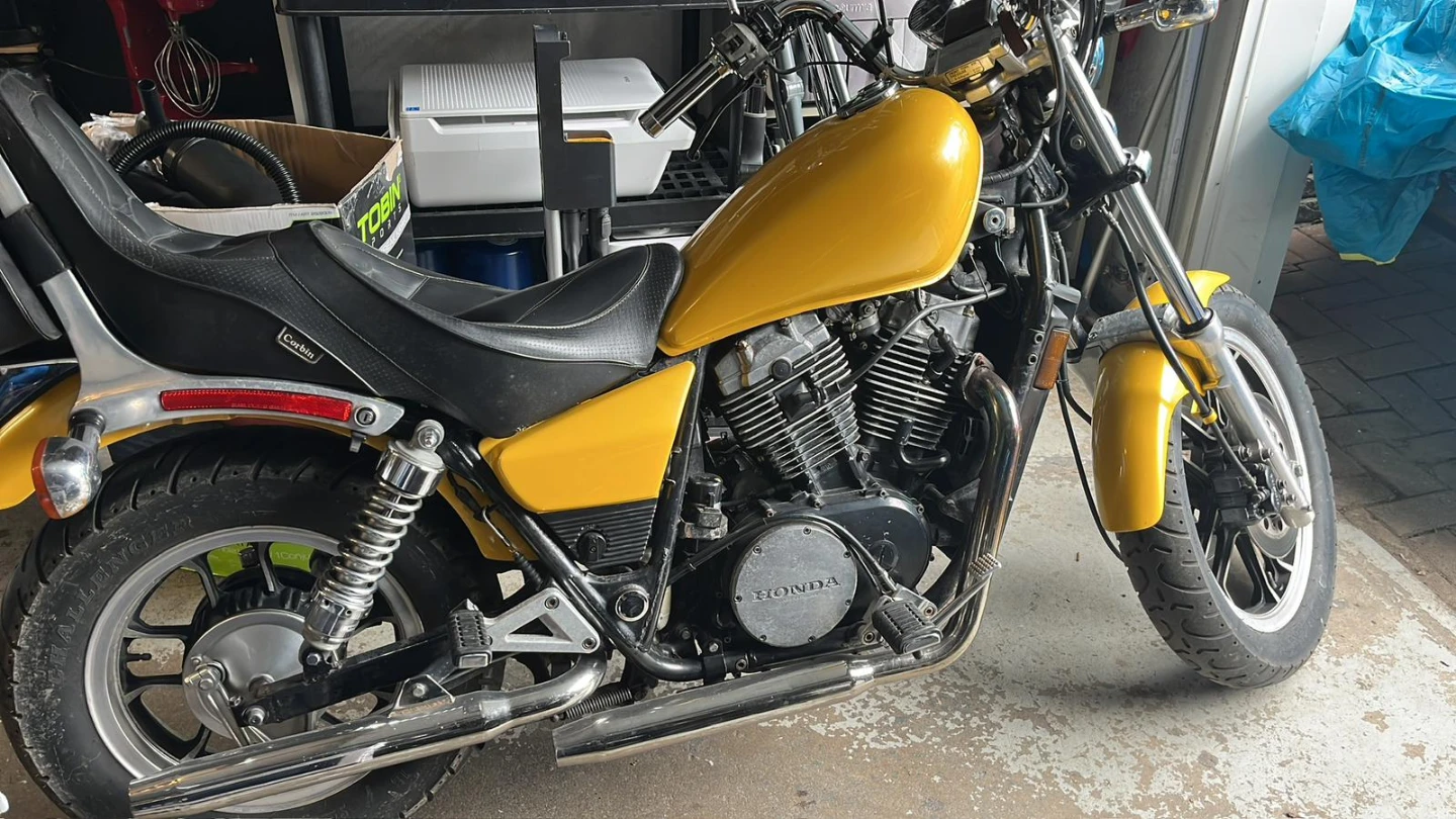 Honda shadow 750 Motorcycle - photo 3