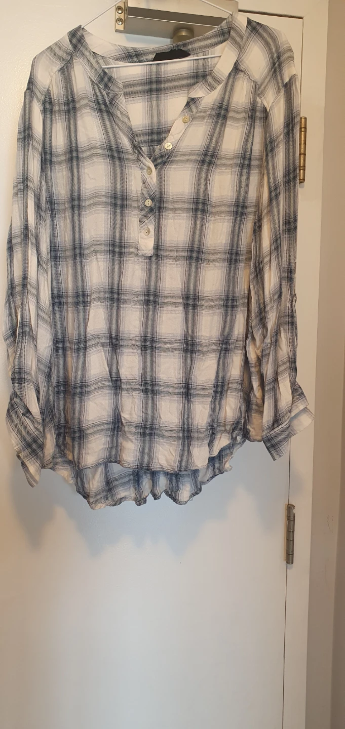 White and Blue Plaid Long Sleeve Shirt