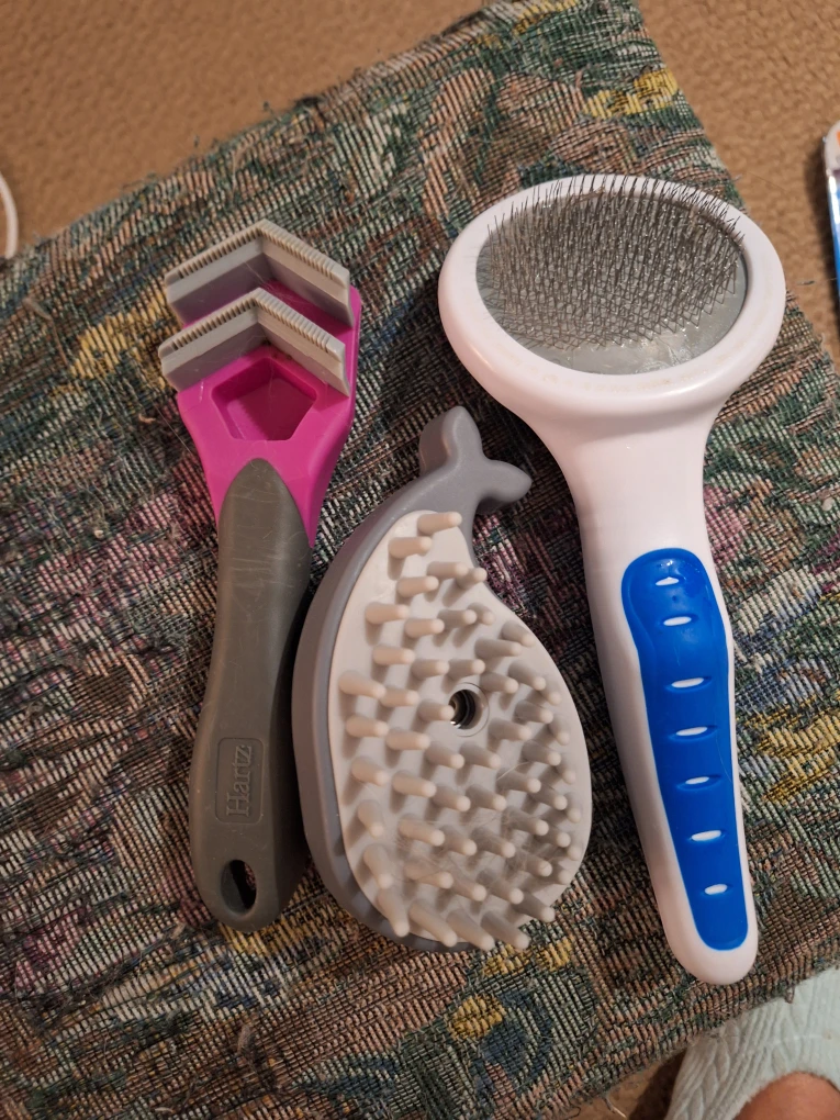 🥕3 Pet Grooming Brushes