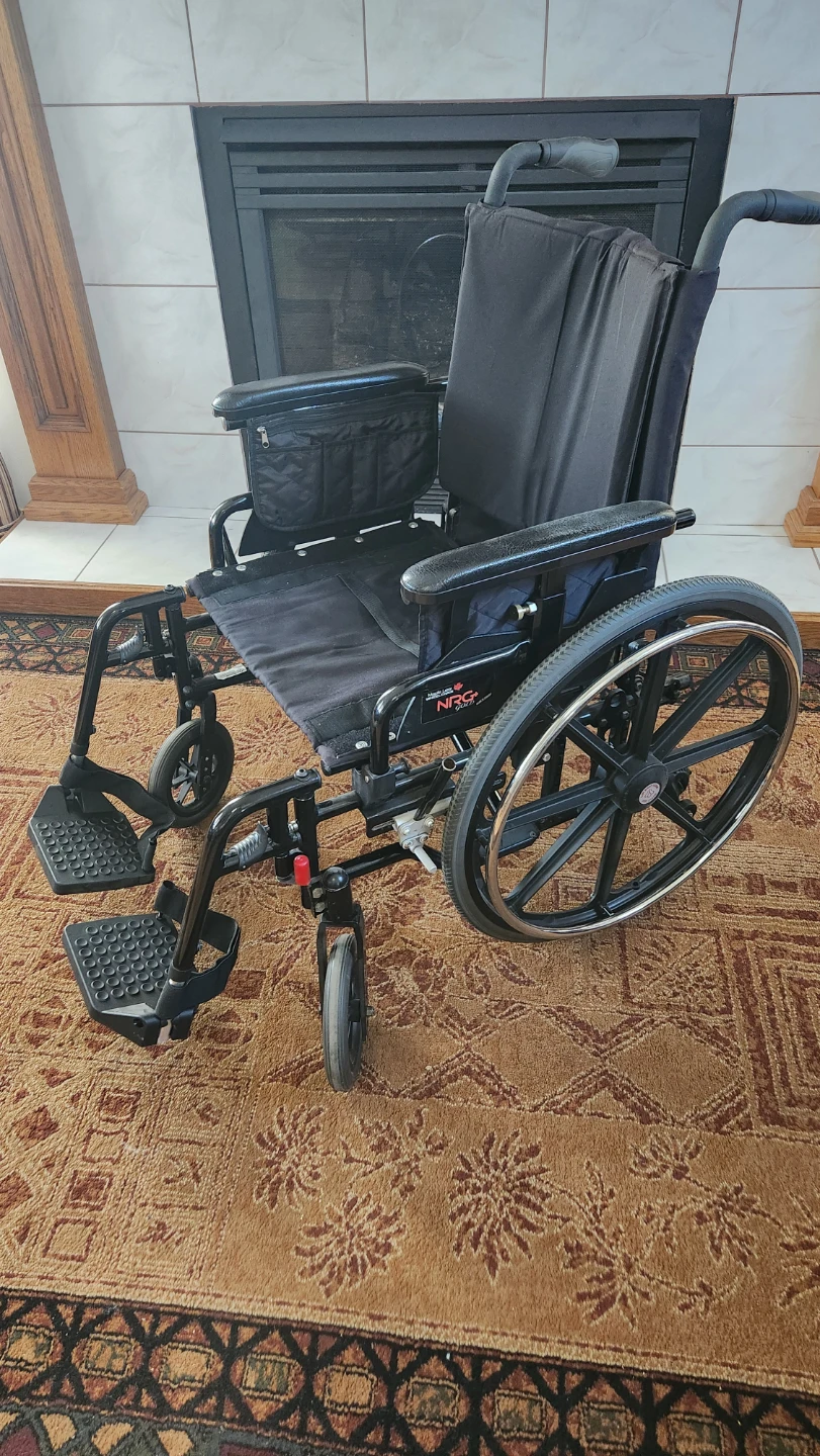 Maple Leaf NRG+  GOLD Wheelchair