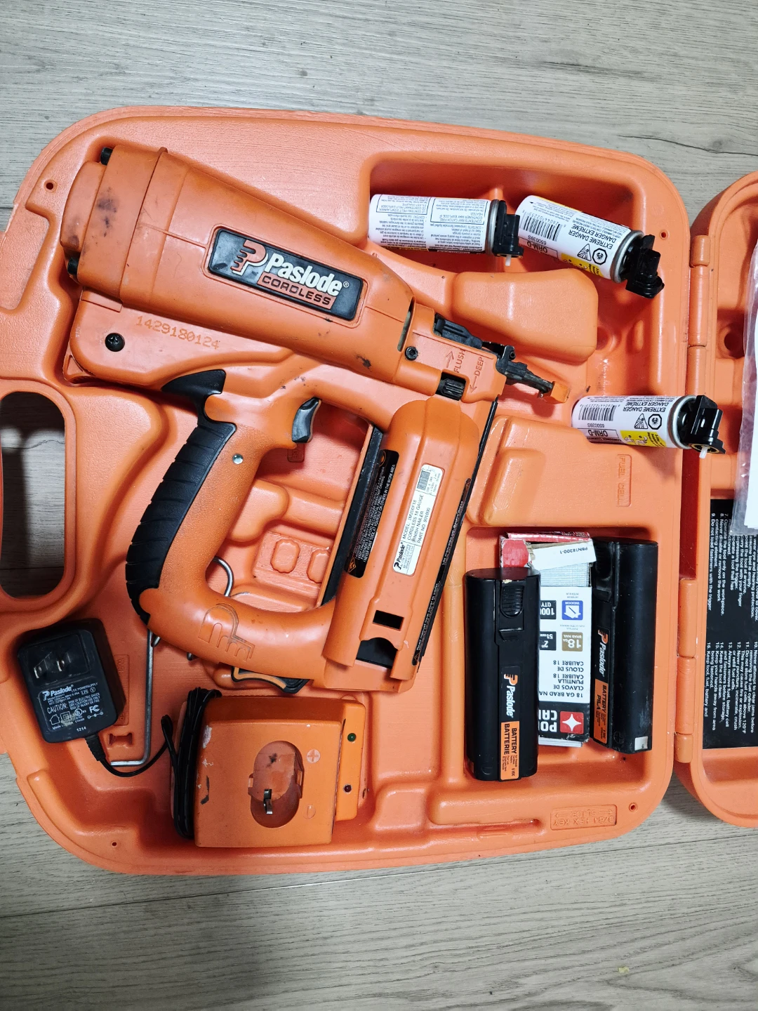 Paslode Cordless Framing Nailer Kit - photo 4