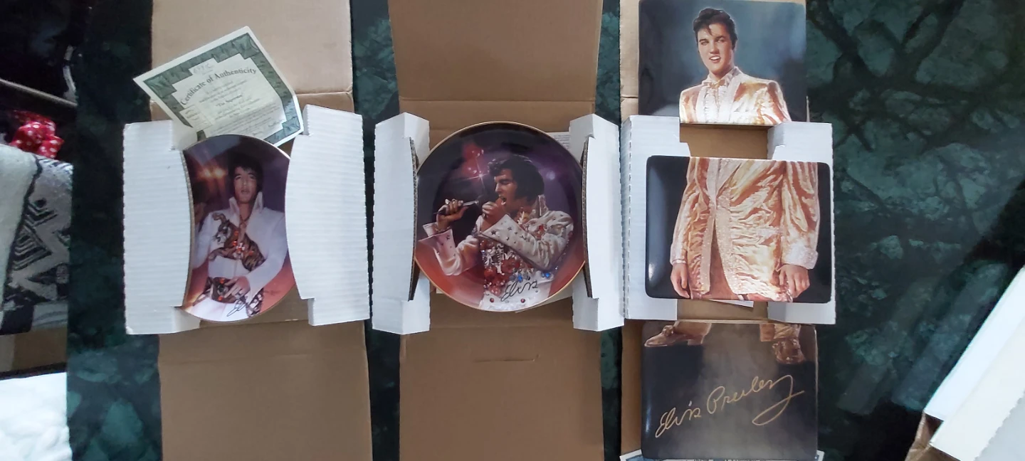 Elvis Presley "The Superstar" Limited Edition Collector Plate - photo 4