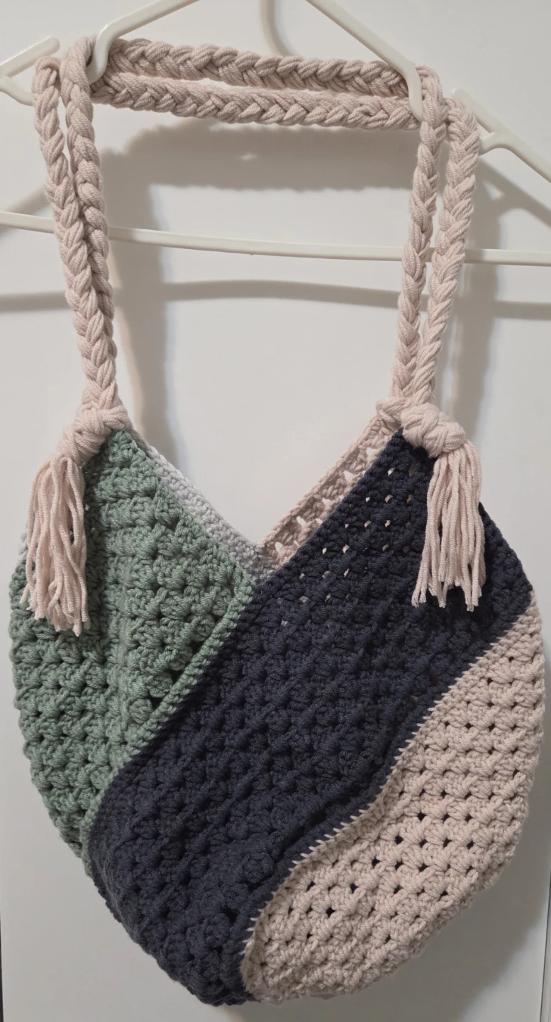 Crocheted color block shoulder bag - photo 2