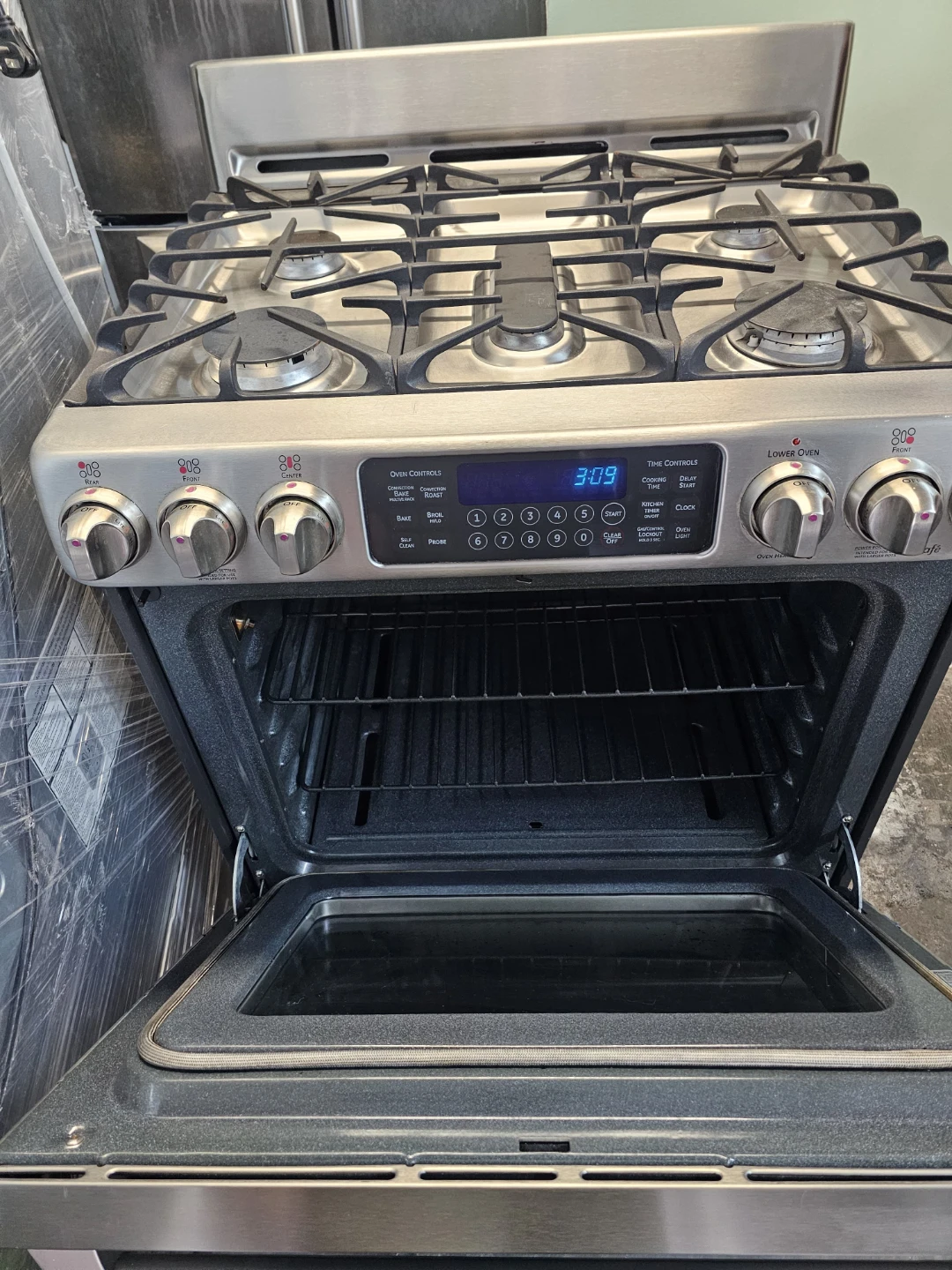 Ge cafe 30in Stainless steel gas stove - photo 2