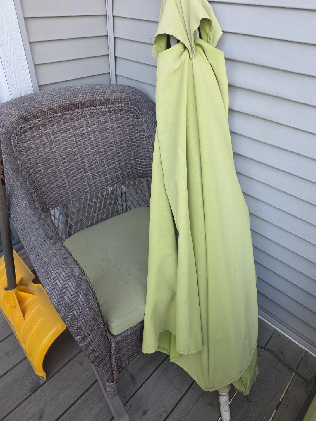 4 Piece Wicker Patio Set with Glass Table & Umbrella - photo 3