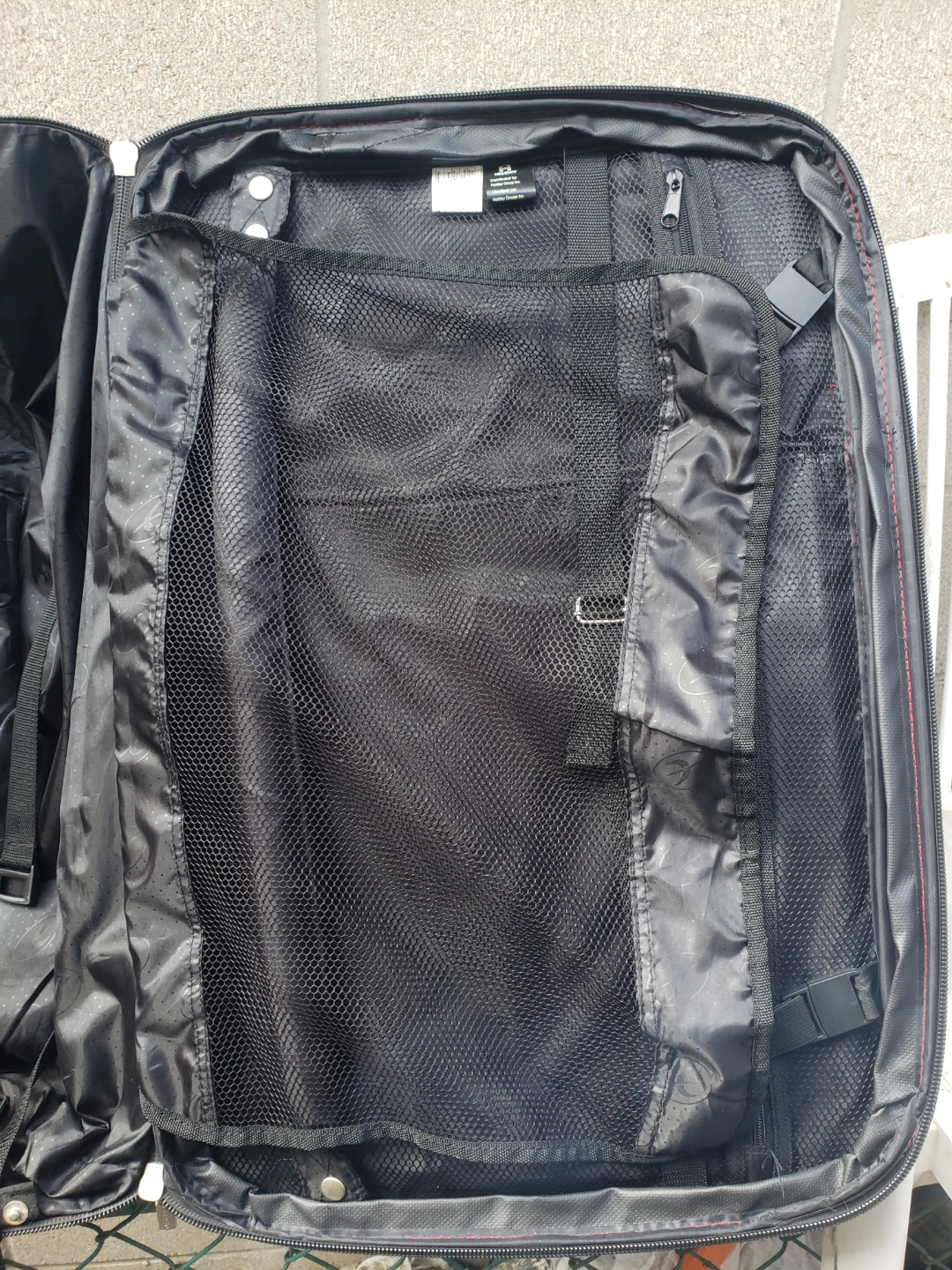 Red Holiday Group Inc. Rolling Suitcase - photo 3