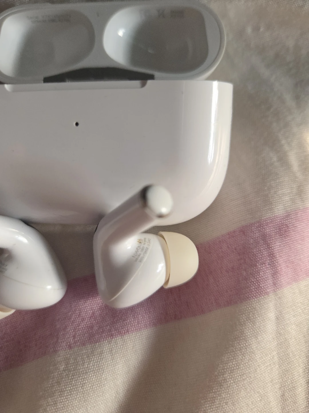 Apple AirPods Pro - photo 2