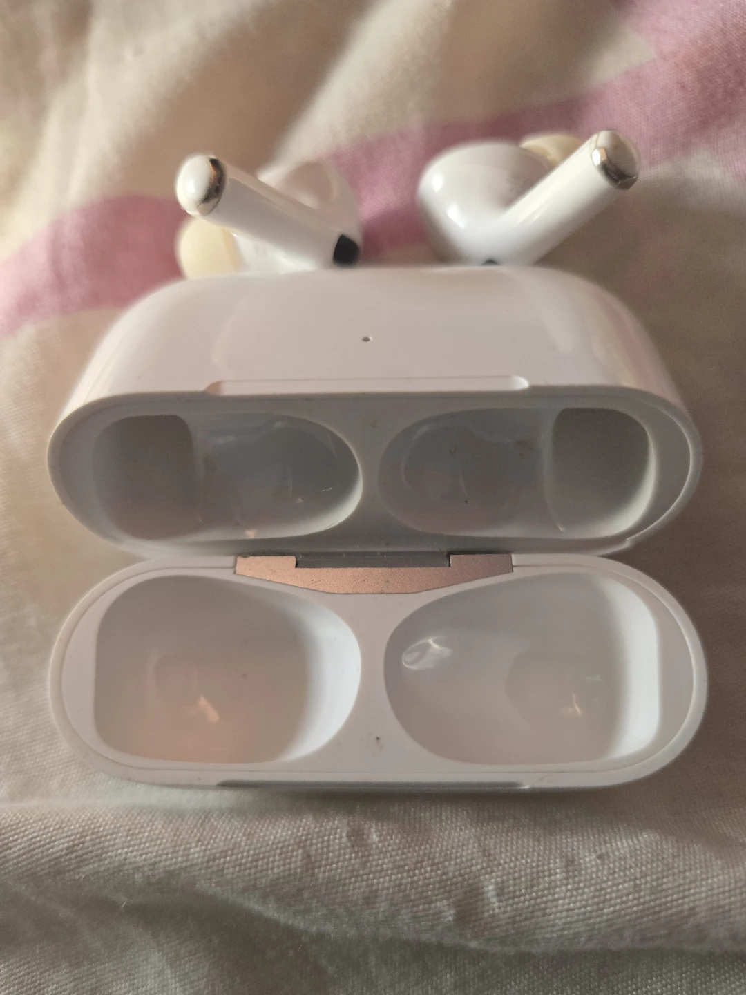 Apple AirPods Pro - photo 3