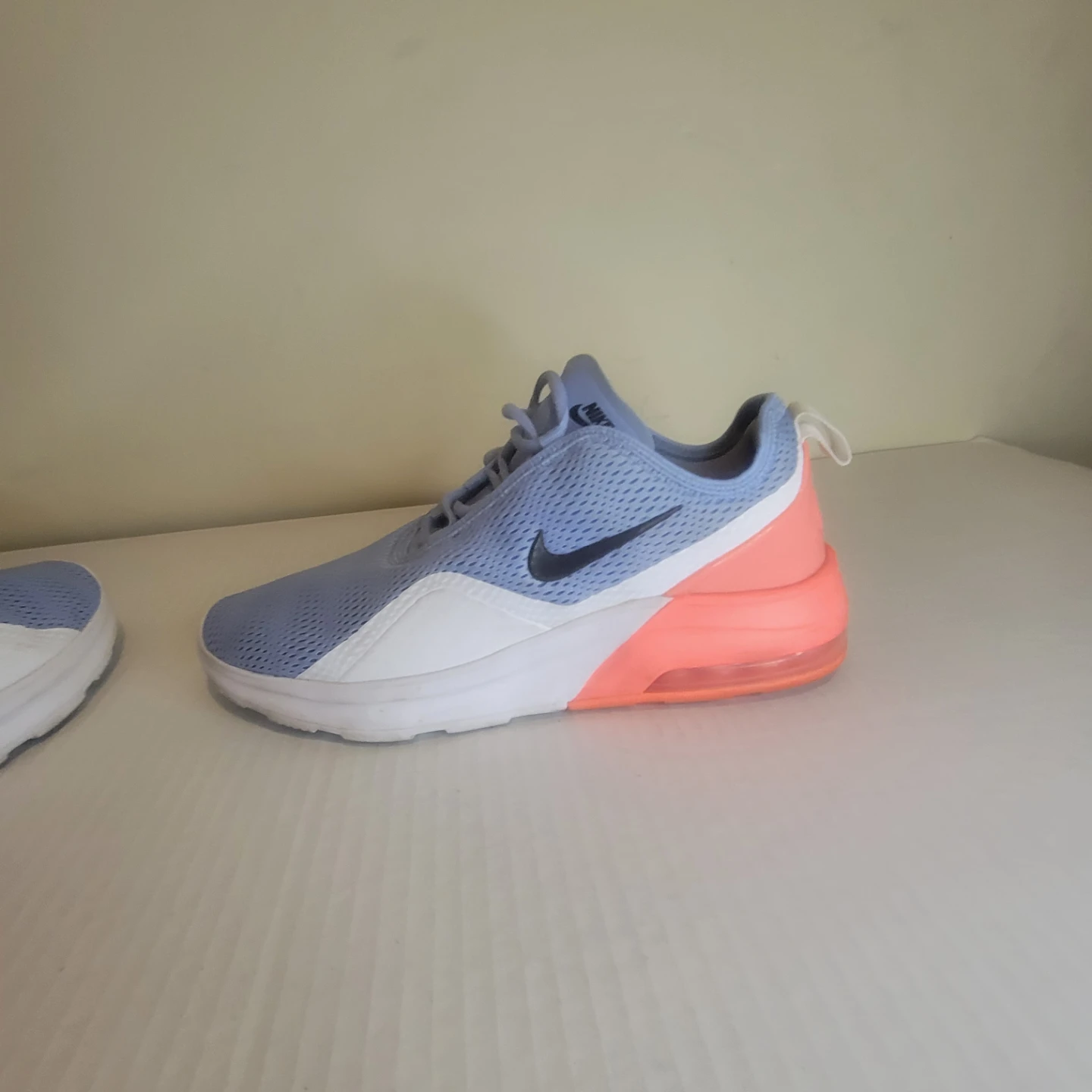 Nike Air Women's Shoes Light Blue Pink White Size 8 - photo 3