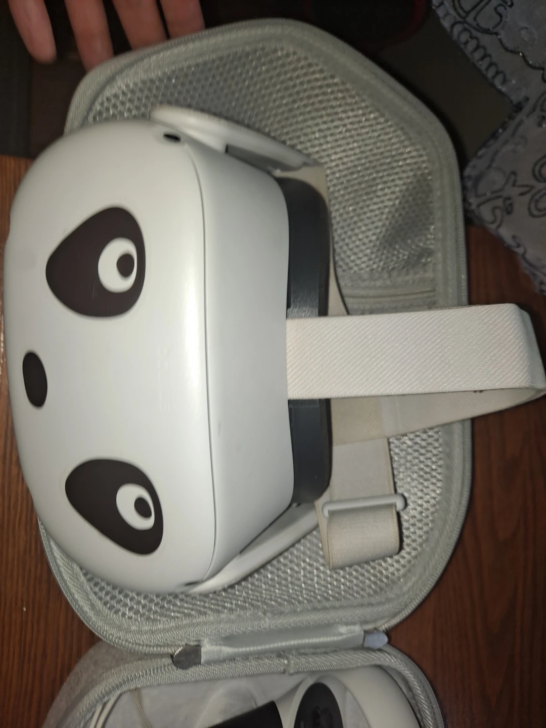 Oculus Quest 2 VR Headset with Controllers and Case - photo 4