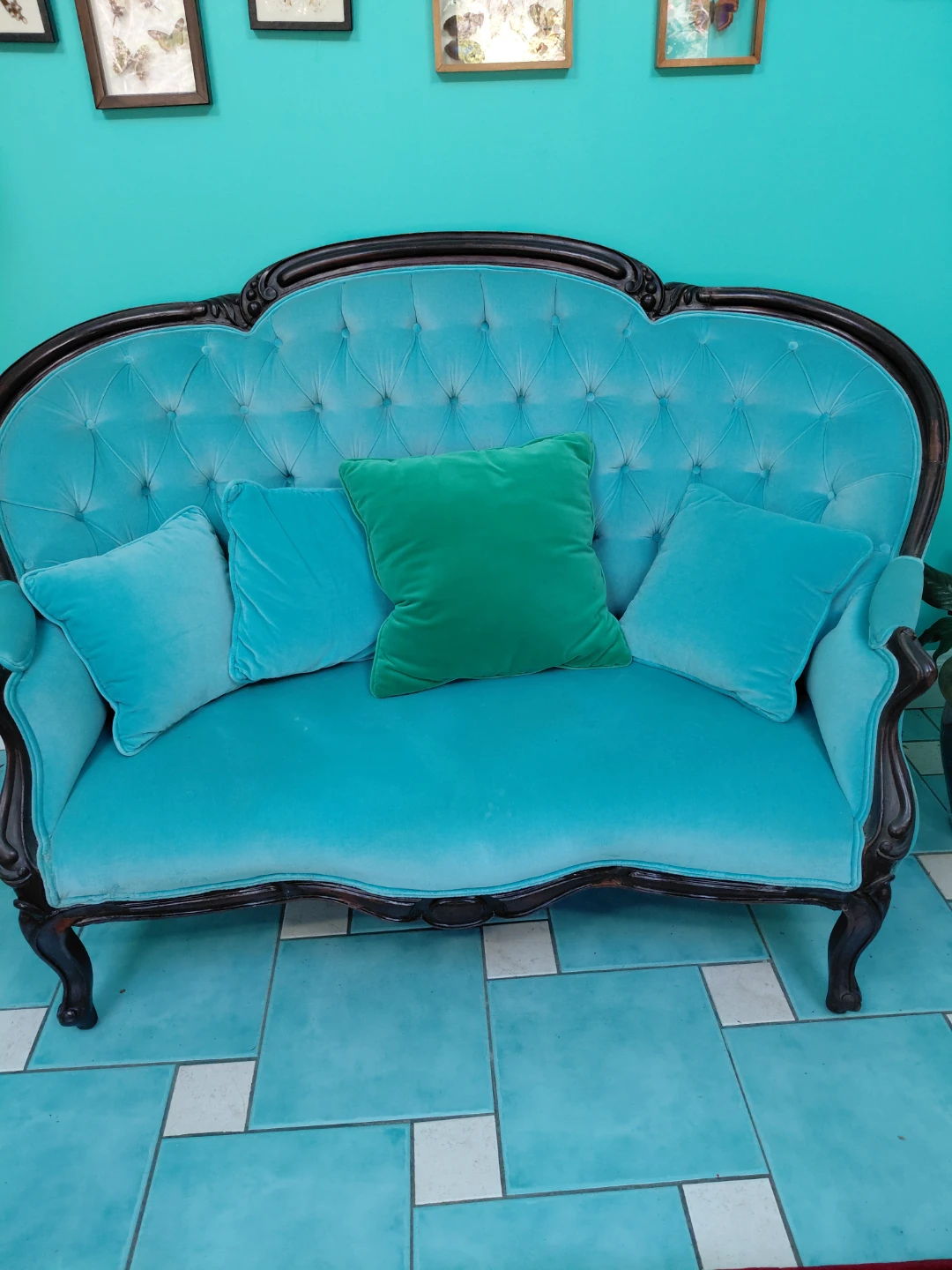 Vintage Style Tufted Loveseat