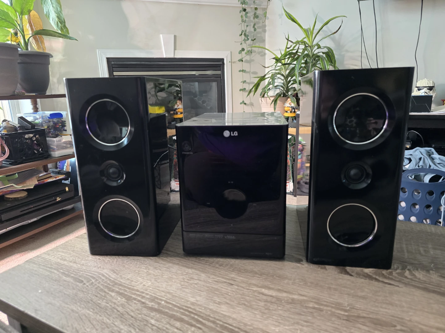 LG CD Stereo w/ Speaker & iPod Dock