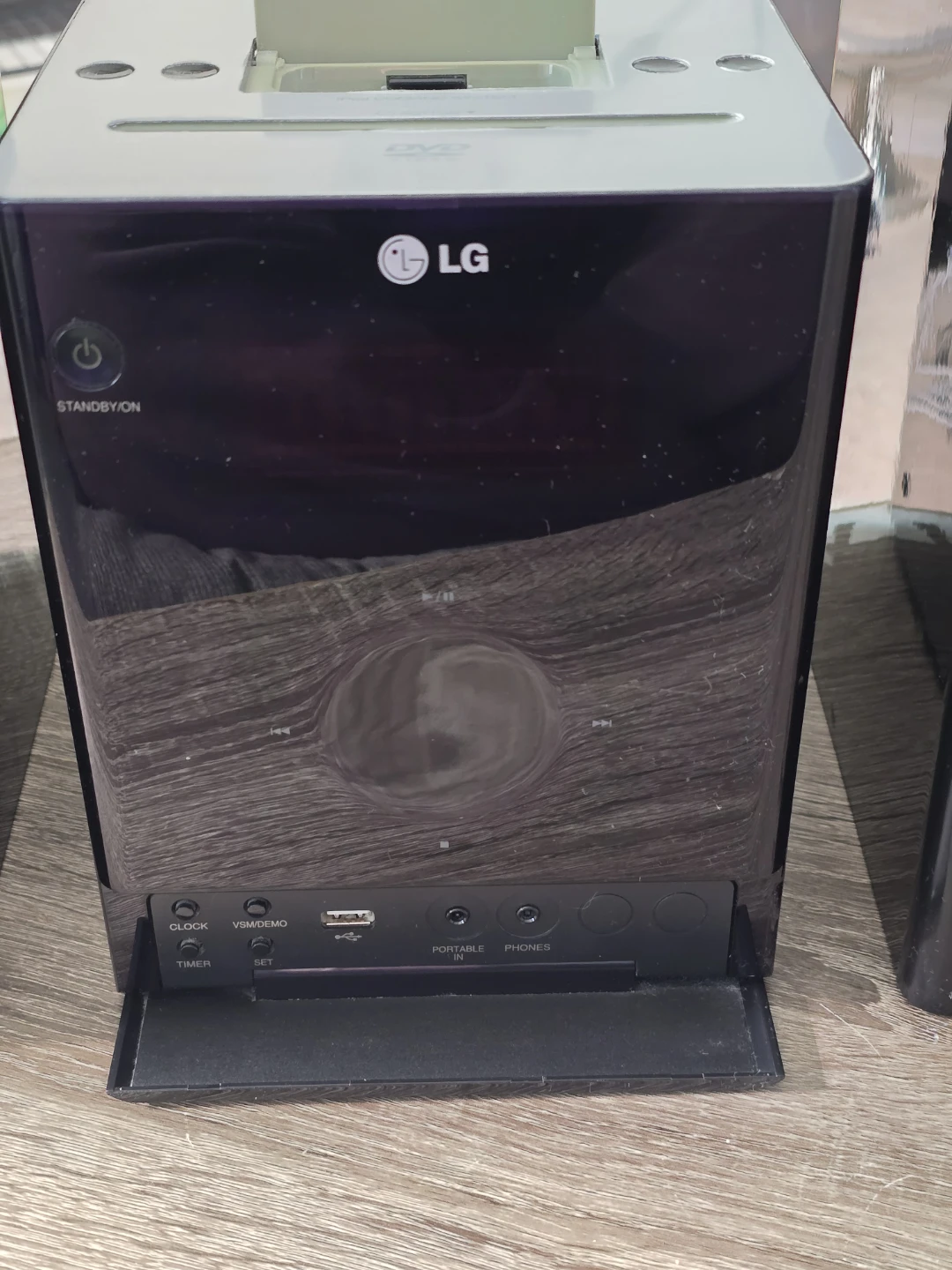 LG CD Stereo w/ Speaker & iPod Dock - photo 4