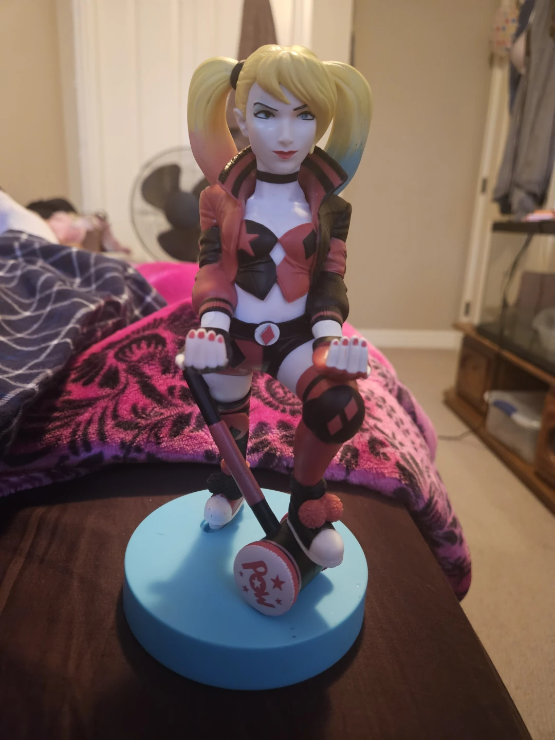 Harley Quinn Figure that holds phones