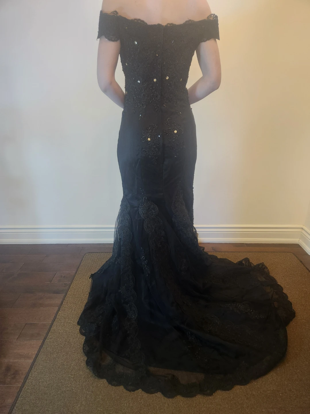 Black Off-the-Shoulder Beaded Lace Formal Gown - photo 3