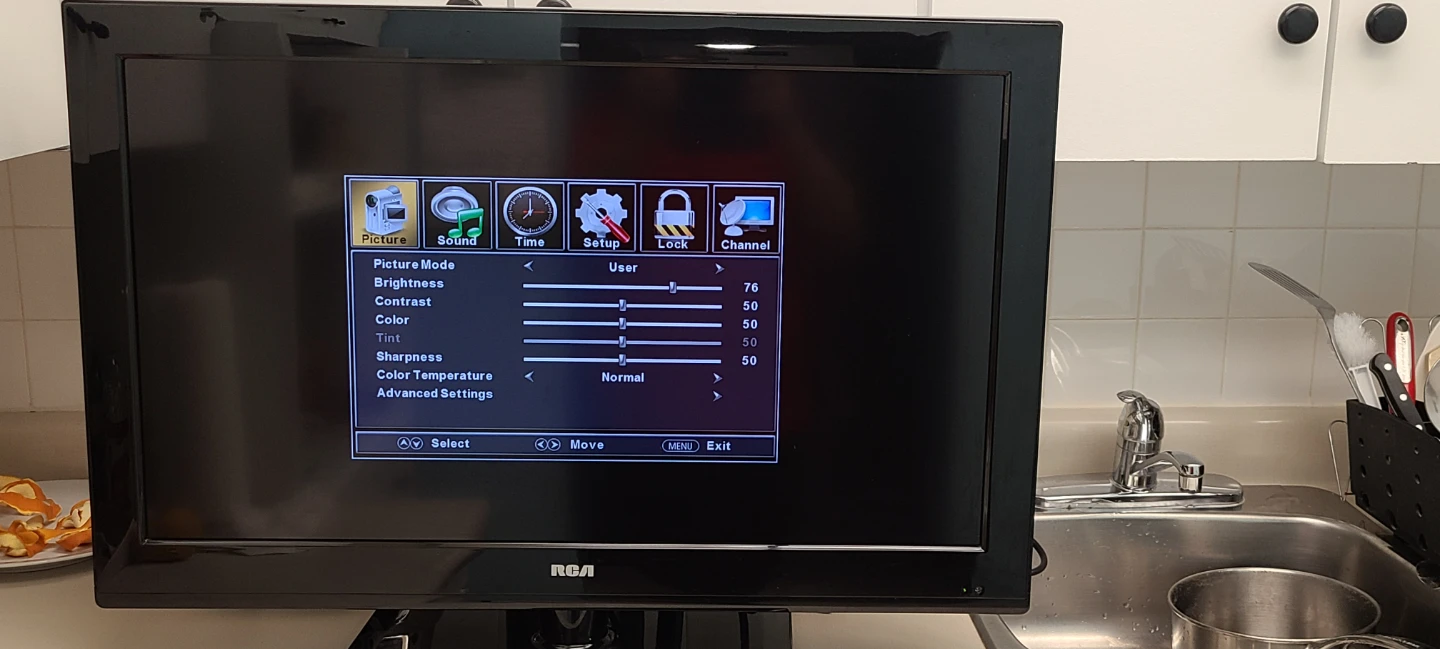 RCA 32 LCD TV - photo 2