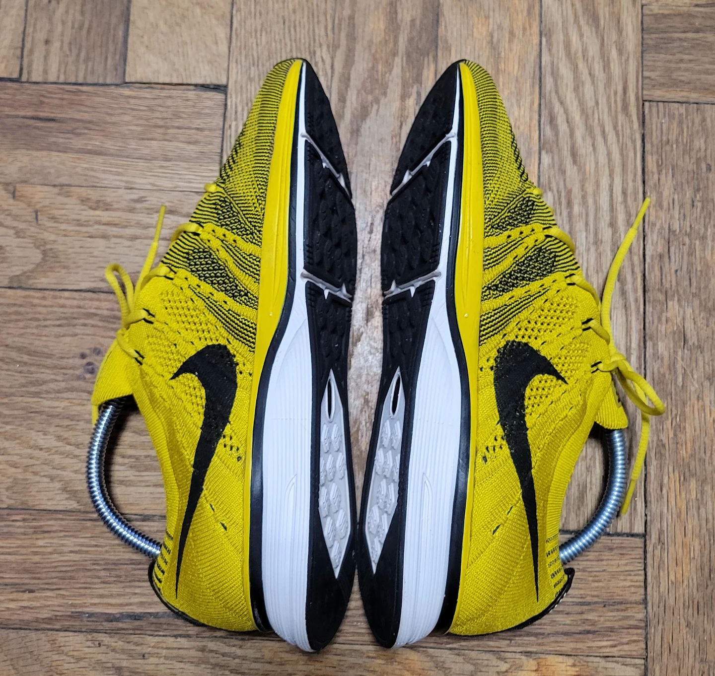 Nike Flyknit Trainer Running Shoes Men's Size 8 Yellow Black - photo 3
