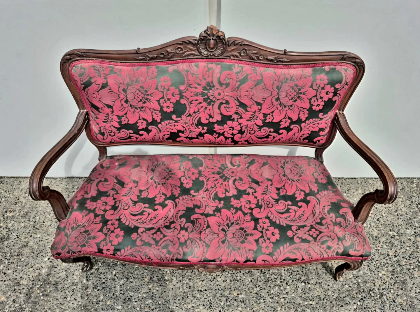Antique 2 Seater Setee Floral Design Couch (Delivery Available) - photo 4