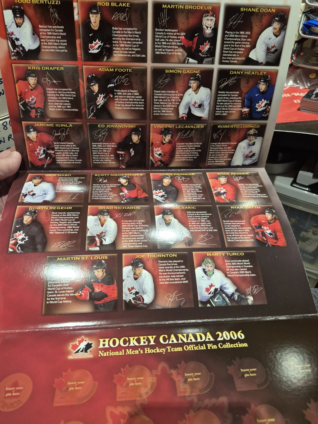 2006 Canadian  Men's Hockey Team Official Pin Collection - photo 3