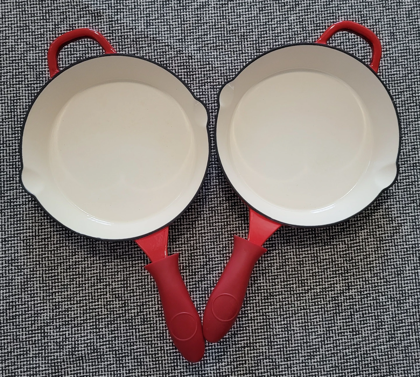 Cast Iron Skillet Set with Red Handle Covers