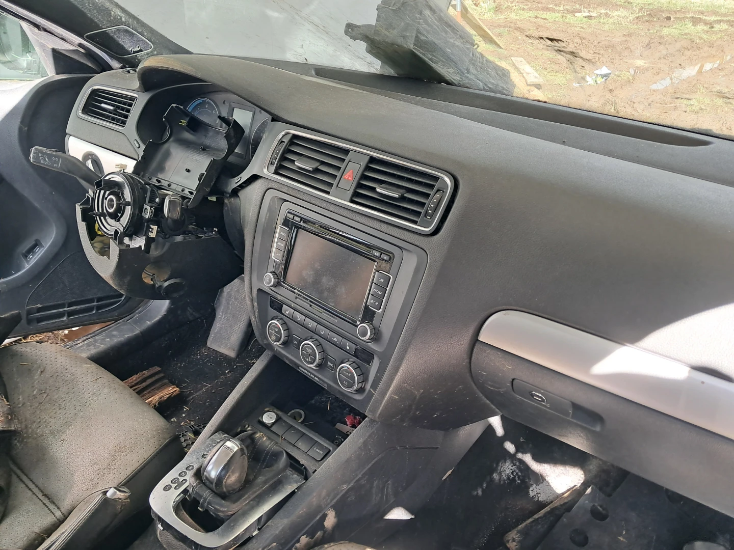 2012 Volkswagen Jetta hybrid part out - photo 5