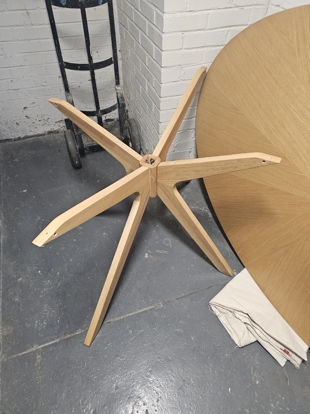 Round Oak Veneer Dining Table Top and Starburst Base