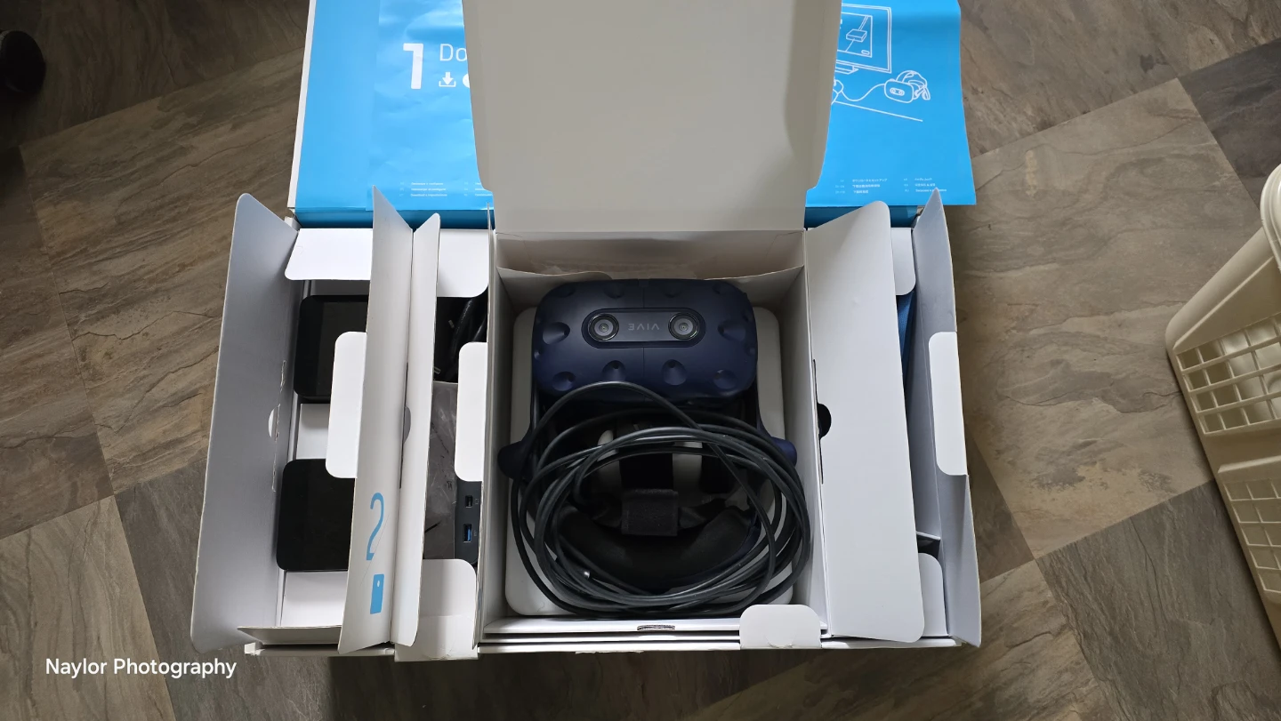 HTC VIVE Pro VR Headset - photo 2
