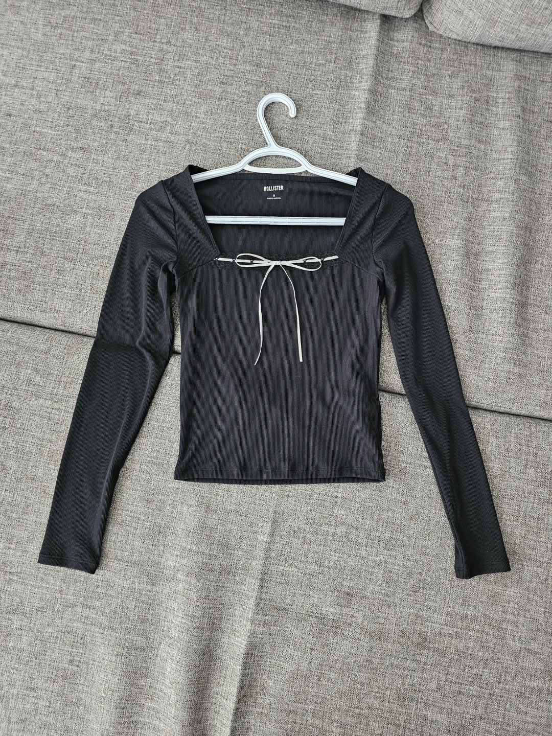 Hollister Black Ribbed Long Sleeve Top with Bow - Size S