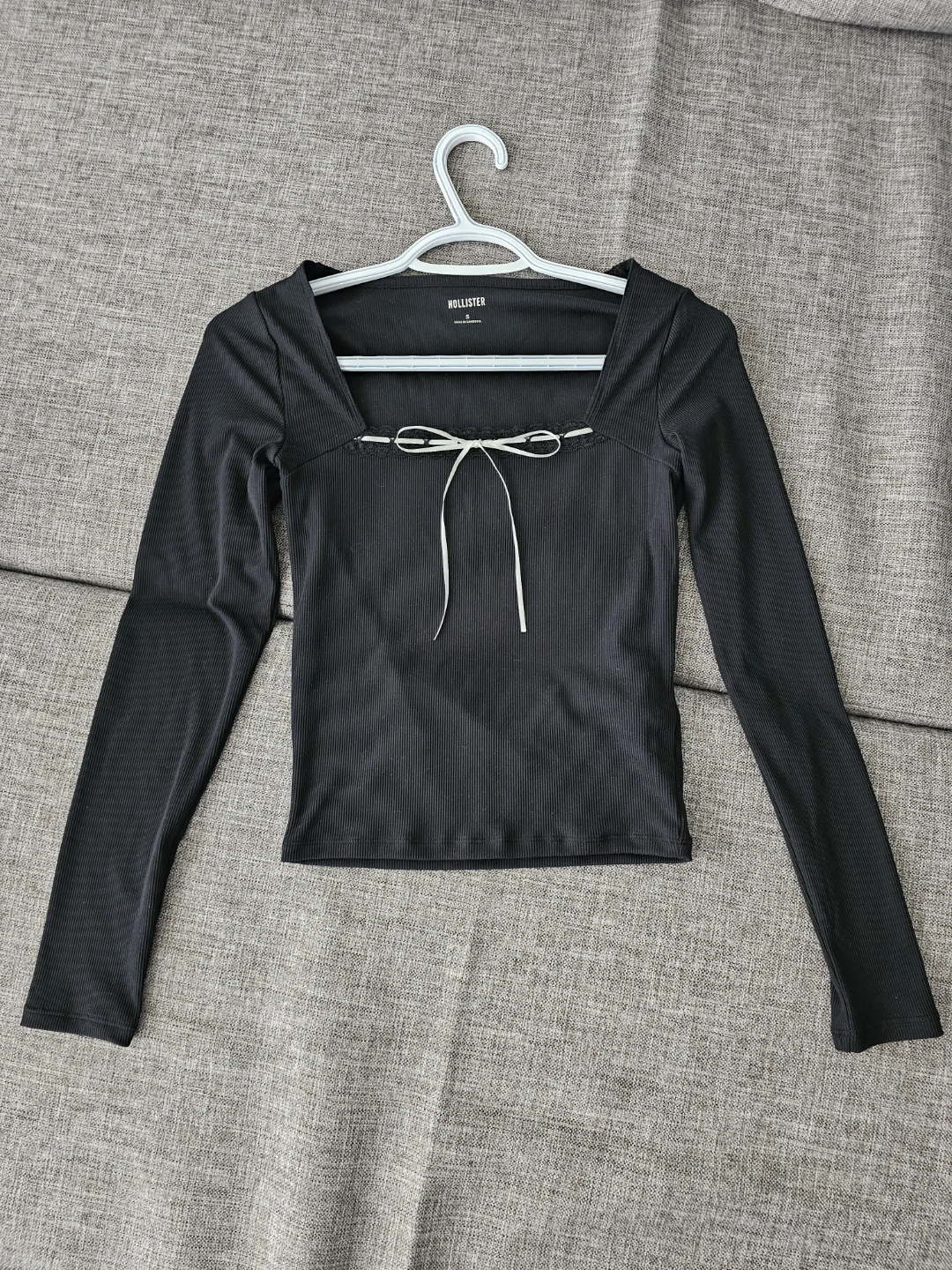 Hollister Black Ribbed Long Sleeve Top with Bow - Size S - photo 2